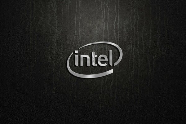 Logo Intel argenté sur fond sombre