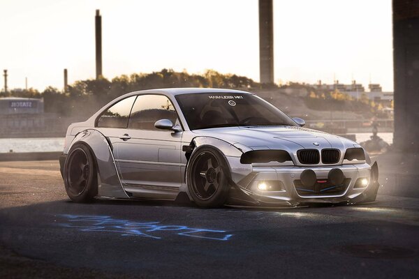 Tuning BMW dans les rues de la ville