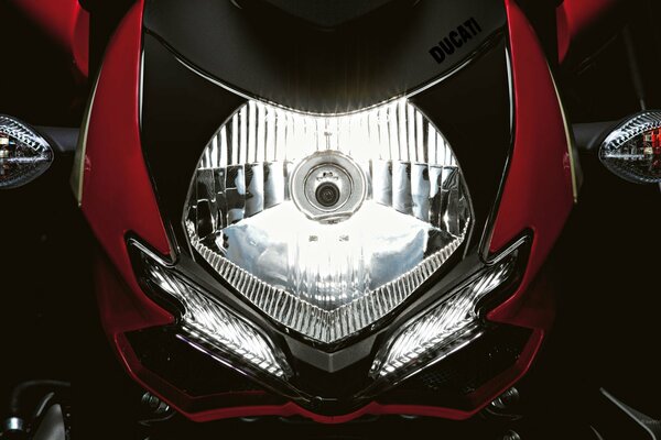 Puissant Streetfighter sur une moto