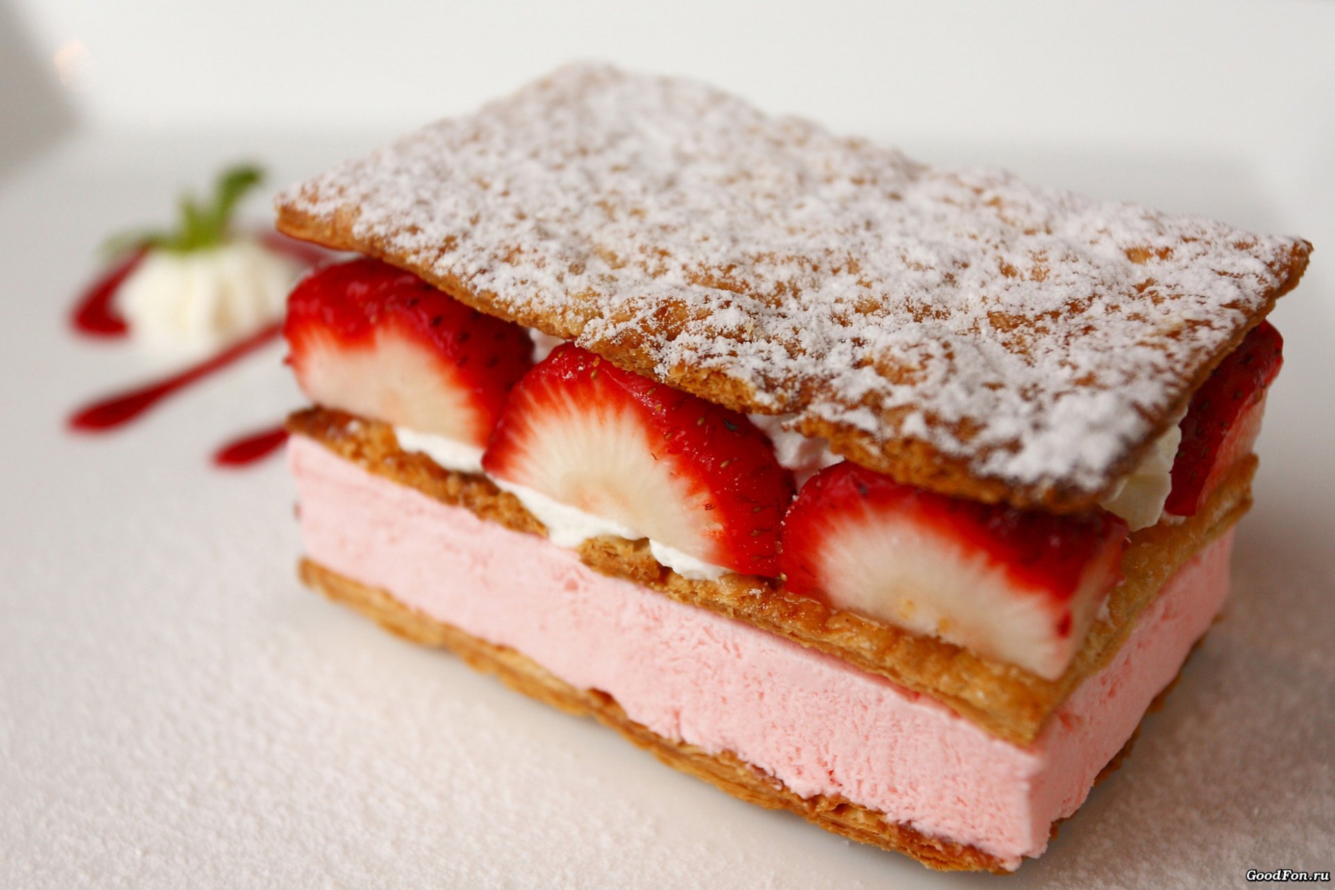 yummy repas délicieux dessert confiture tranches fraises gâteau gâteau meringue baies pâtisseries sucré farine tarte