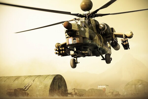 Hélicoptère militaire sur fond de base militaire