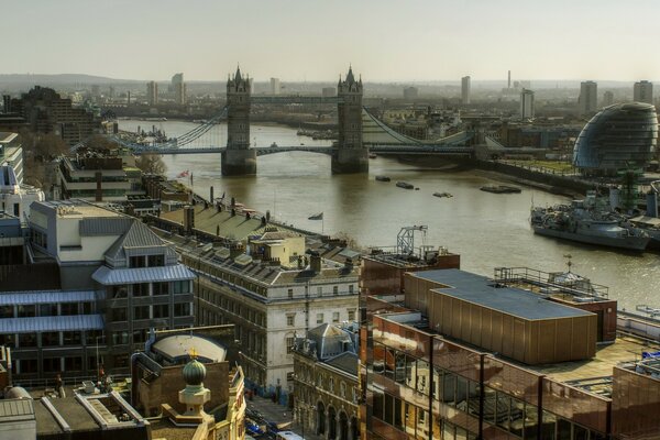 Pont traversant la Tamise dans la ville de Londres