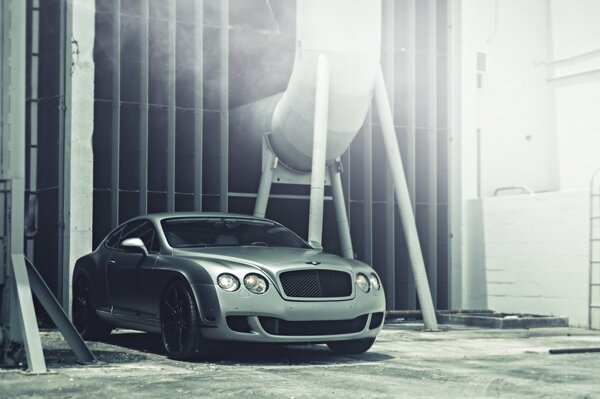 Bentley continental durable comme acier