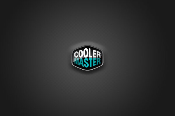 Logo cooler master, inscription blanche et bleue sur fond noir dans un hexagone droit aplati