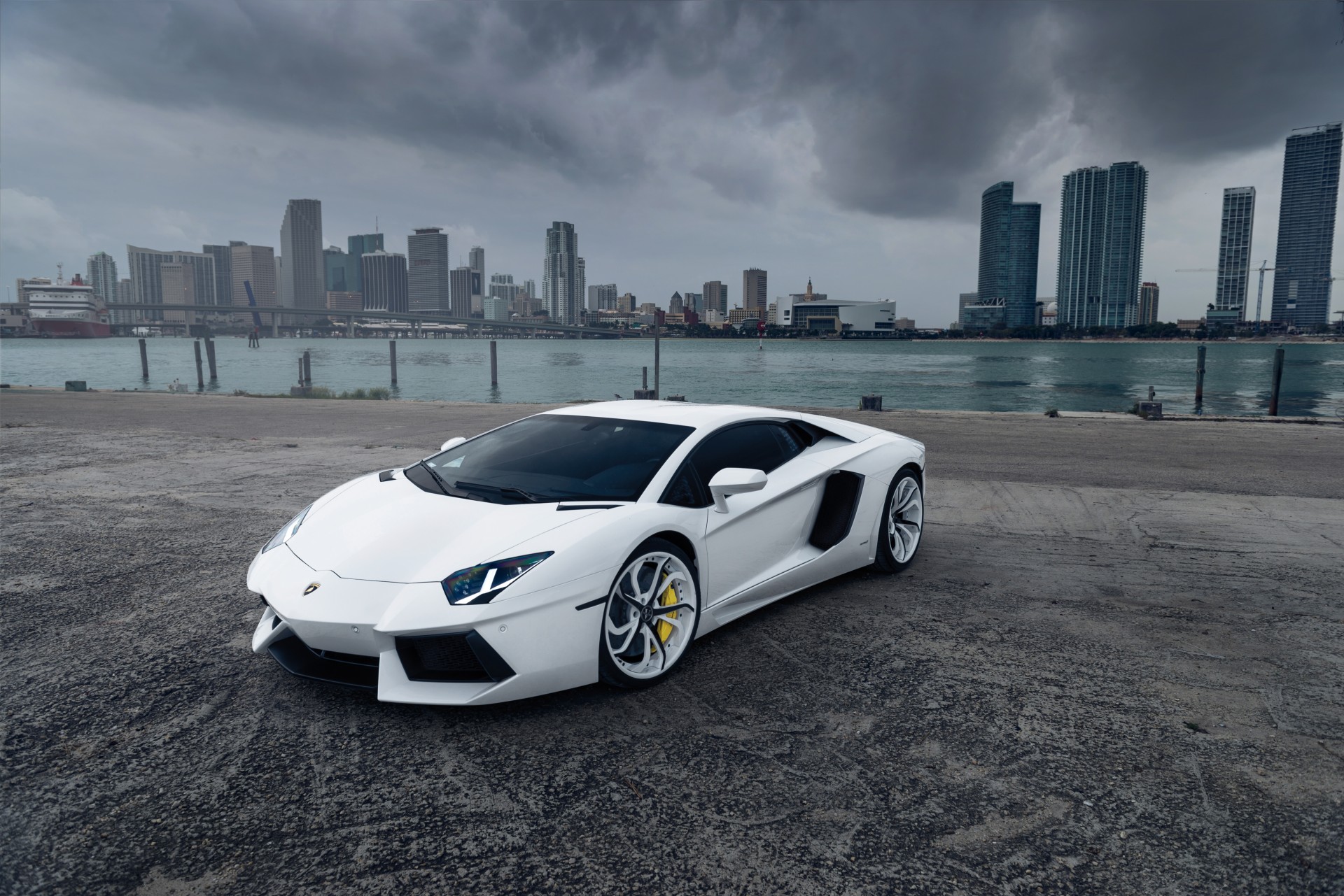 voiture blanc lamborghini aventador