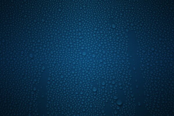 Gouttes d eau sur la surface bleue