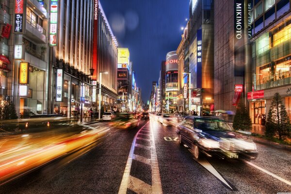 Rue à Tokyo par temps pluvieux