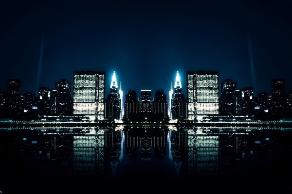 Réflexion de la ville de nuit dans la rivière