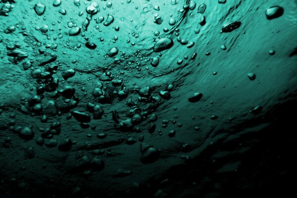Bulles d air sous l eau