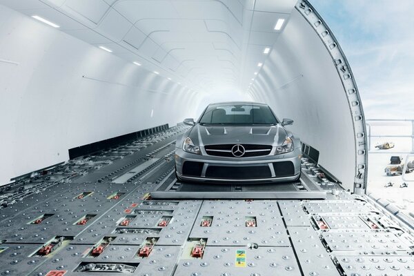 Mercedes sl - 65 à bord de l avion