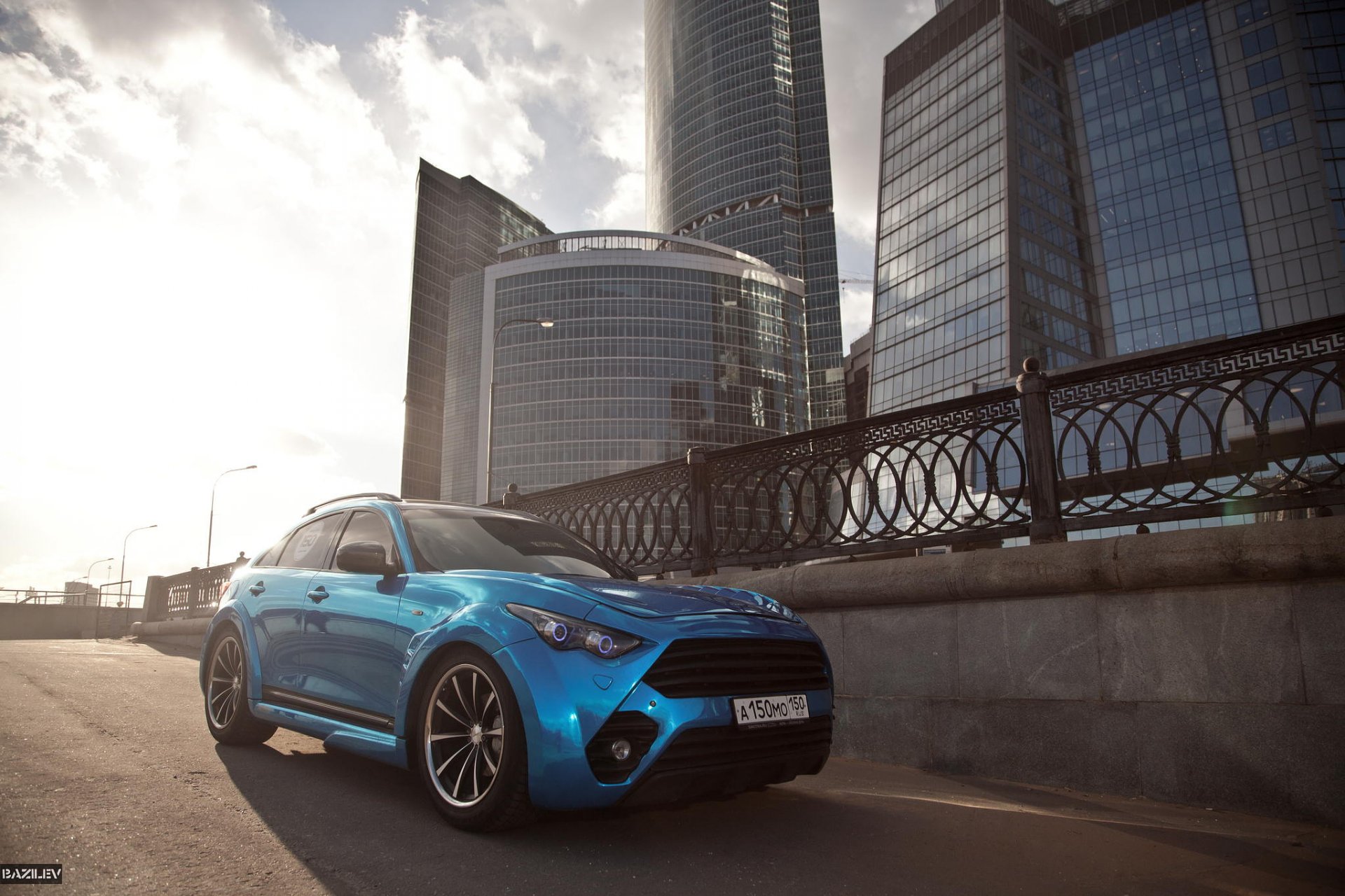 alex bazylev photographe infiniti fx50 bleu disques coucher de soleil