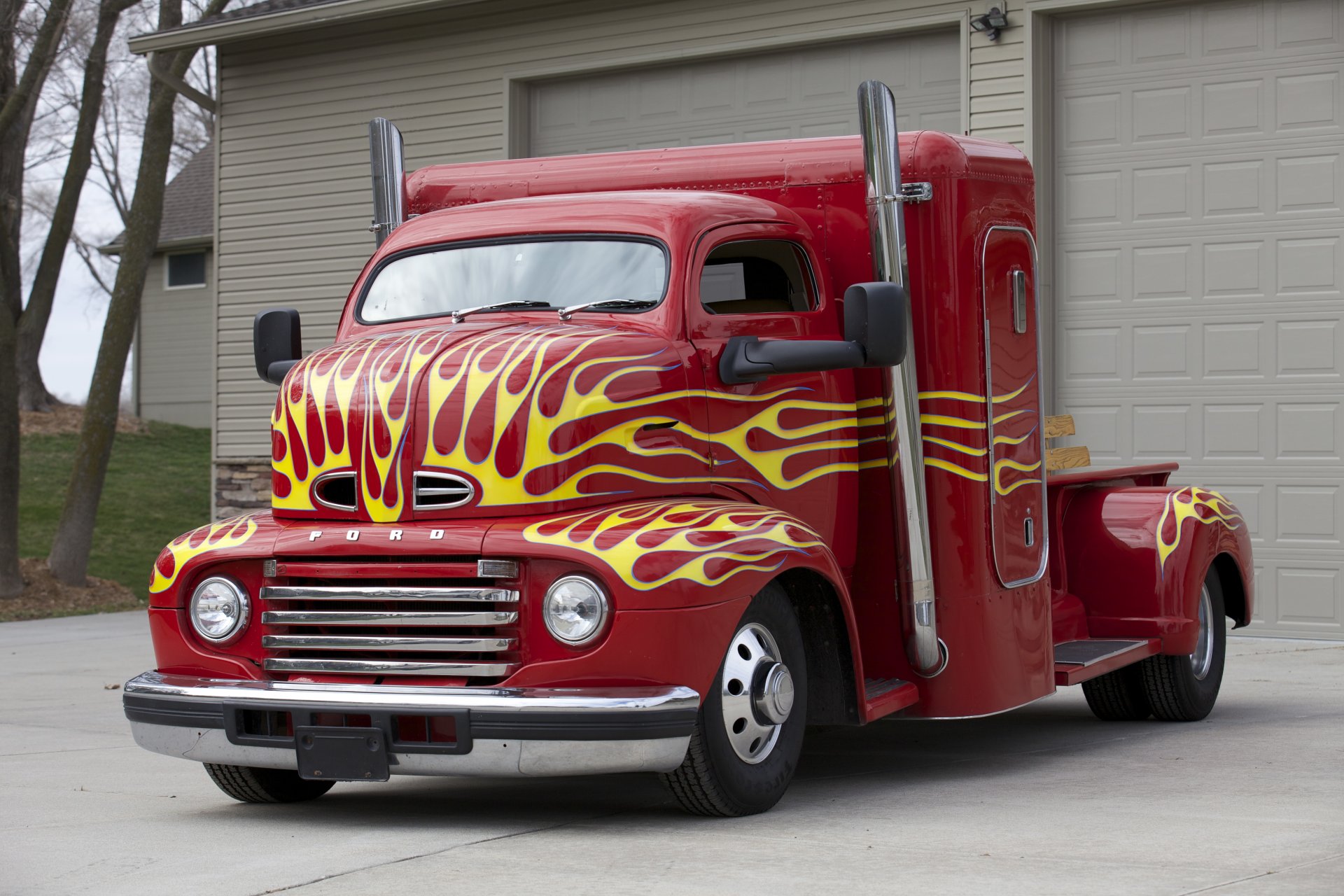 voiture ford ce année 1950 break grandeur nature rouge tuning classique