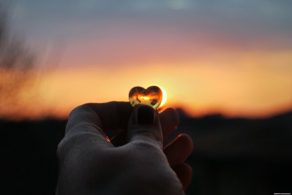 Coeur en verre, belle éblouissement de la lumière