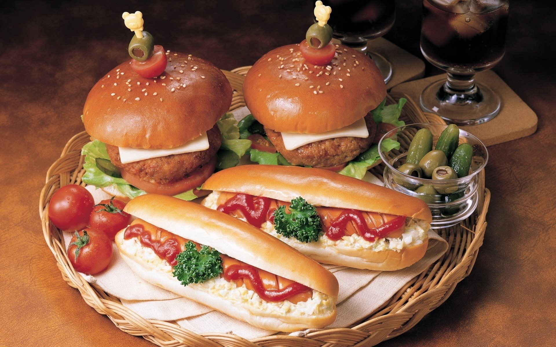 plateau escalopes sandwichs verres hamburgers