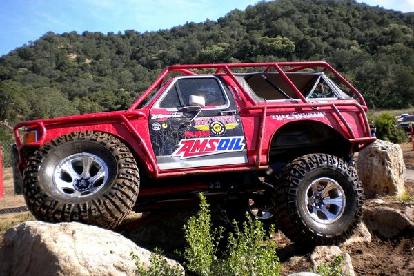 Trak Trial passe tous les obstacles sur son SUV