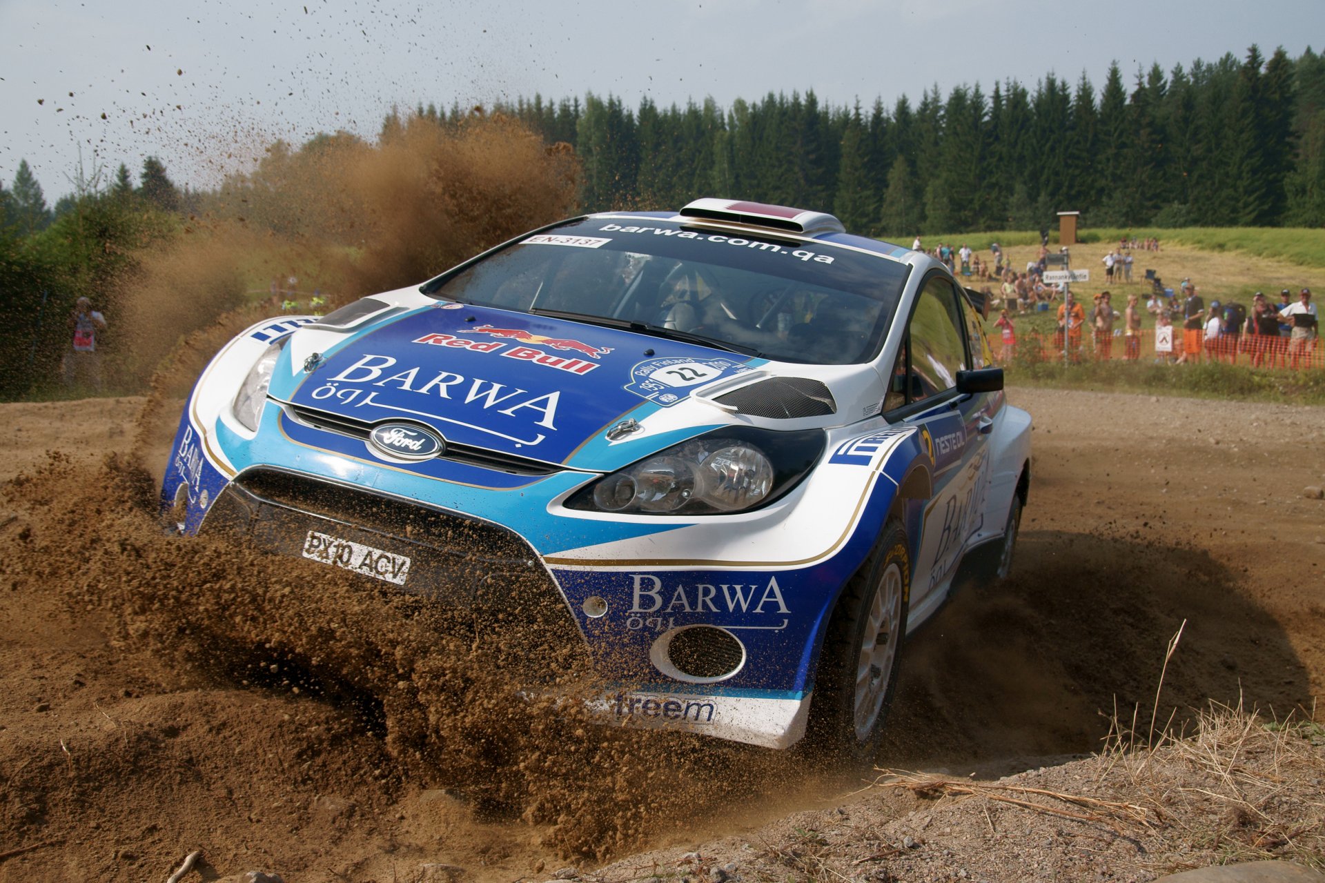 ford rallye wrc rallye avant capot dérapage tour gens forêt
