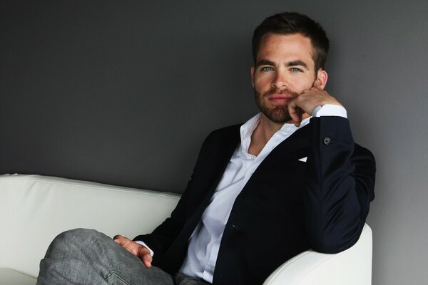 Le bel acteur américain Pine Christopher whitelow