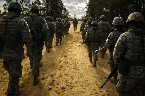 Les militaires vont en mission