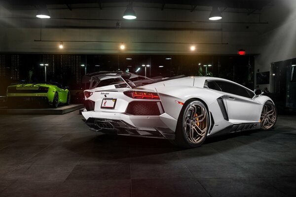 Voiture blanche lp700-4 novitec torado. lamborghini aventador