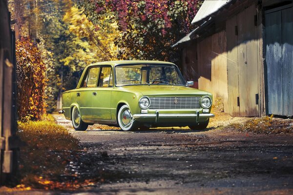 Vert voiture rétro Lada