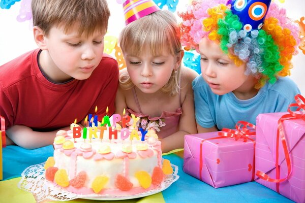 Joyeux anniversaire félicitations enfants joie souhaitent