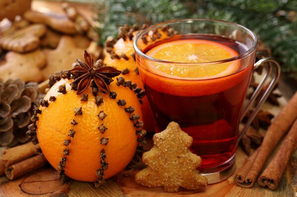 Vin chaud chic avec des biscuits