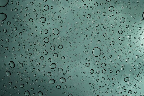 Gouttes d eau sur le verre de couleur verte