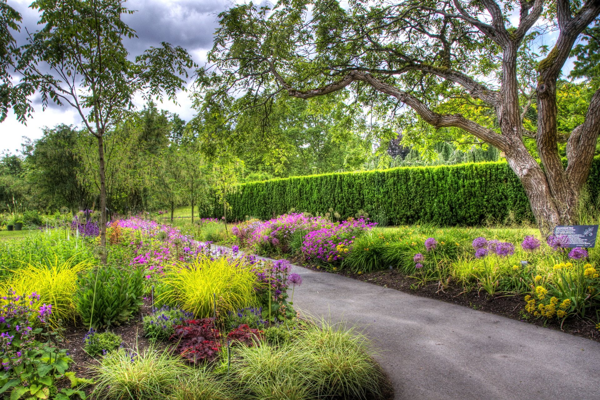 jardin botanique de vandusen vancouver canada jardin passerelle arbres parterres de fleurs fleurs verdure
