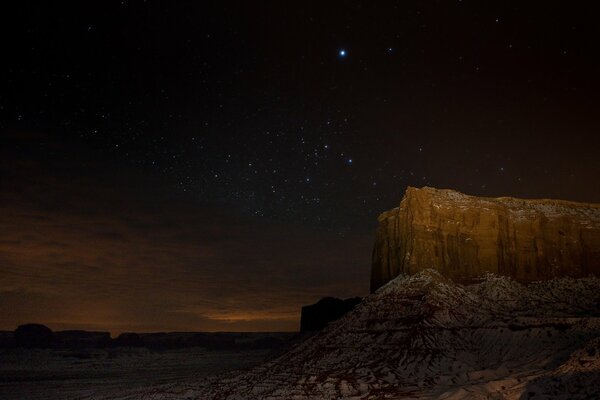 Nuit étoilée tranquille au-dessus du Canyon