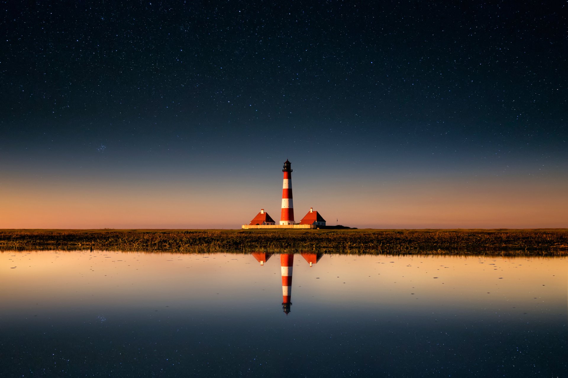 phare ciel réflexion