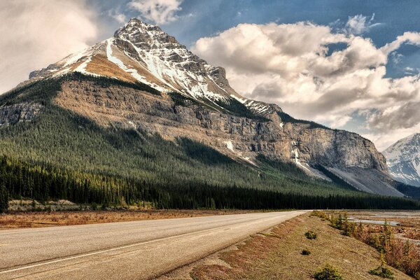 Route de la montagne. parc National Banff