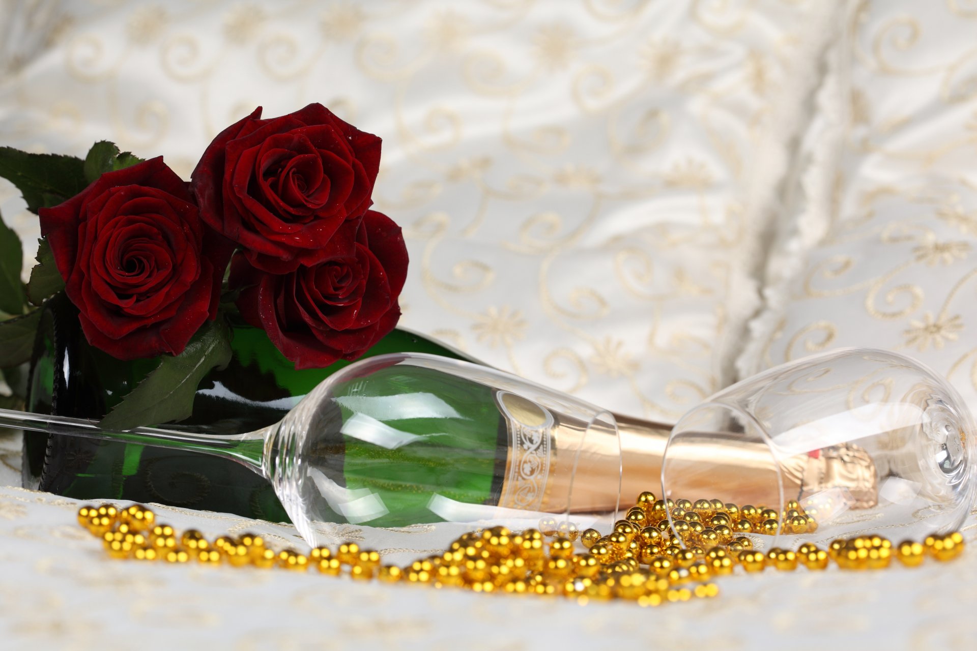 fleurs roses champagne lunettes