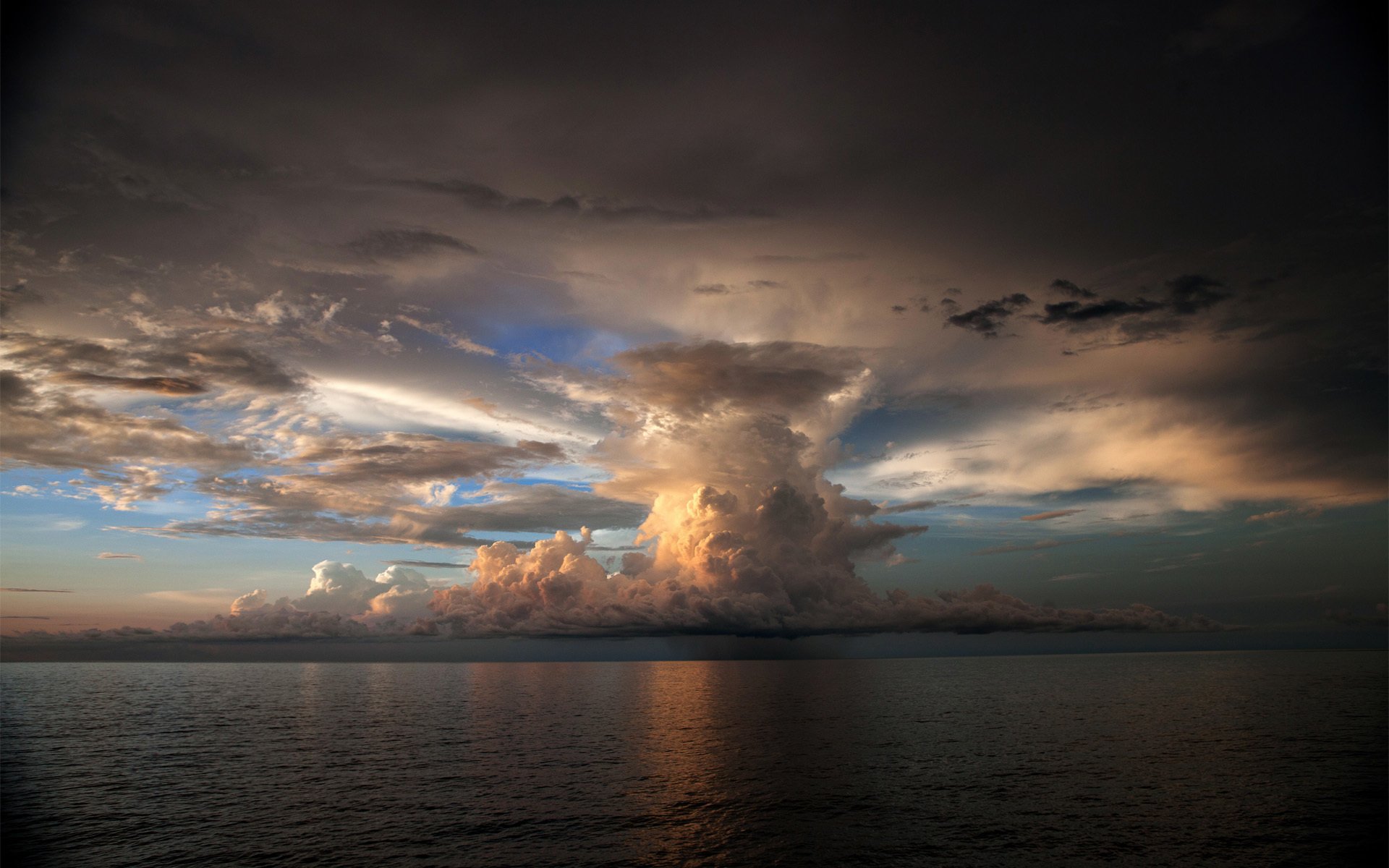 mer ciel nuage nuage ondulations orage sombre