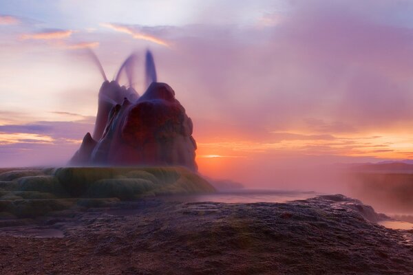 Paysage noir au coucher du soleil