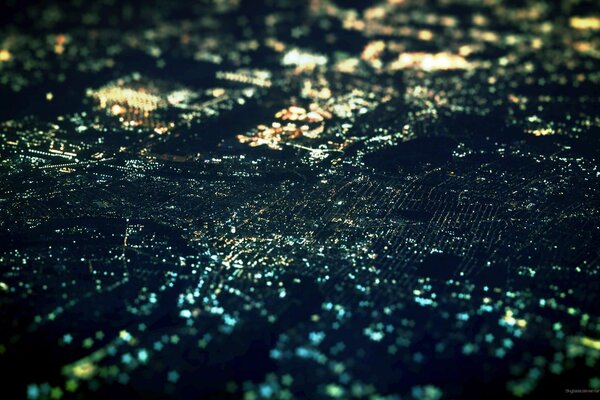 Lumières et lumières de la ville de nuit en photo panoramique