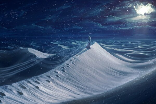 Désert de nuit, tout inondé de bleu clair de lune, une fille en robe grimpe dans les dunes, plus près du ciel