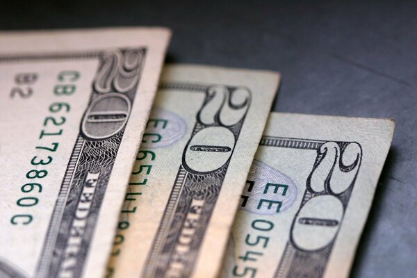 Trois billets d un Dollar sur fond gris