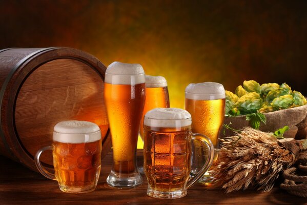 Tout ce dont vous avez besoin pour rencontrer des amis dans le bain bière légère brassée à partir de houblon pur
