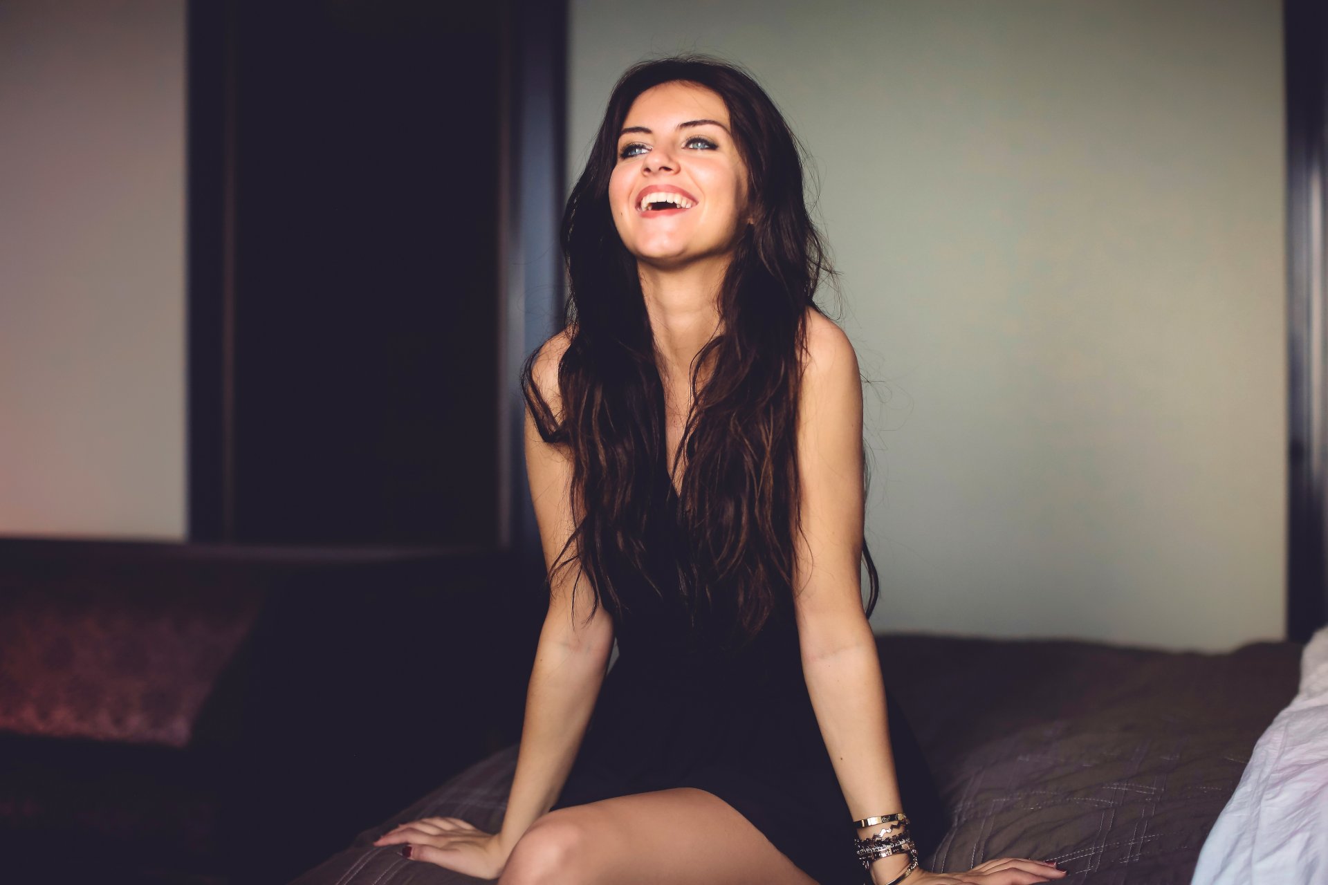 visages de jolies femmes fille joie rire