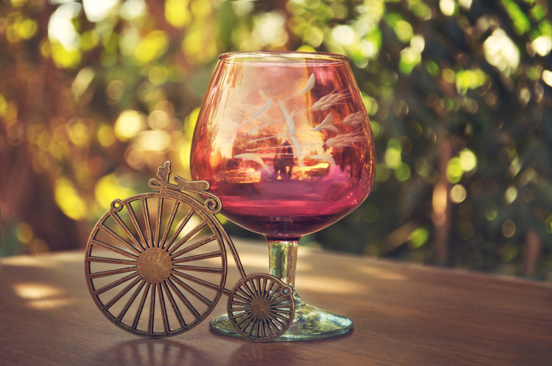 verre à vin vélo figure figurine