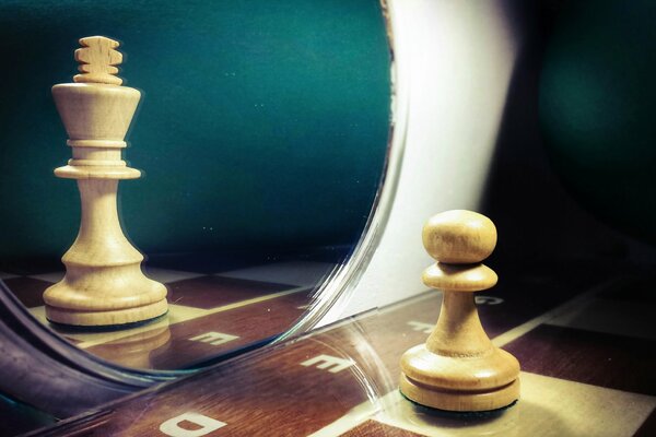 Le pion voit dans le reflet la reine