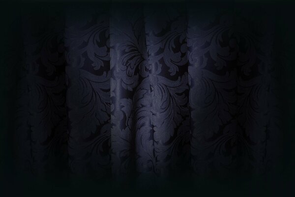 Jacquard. Obscurité. Gravité. Passé