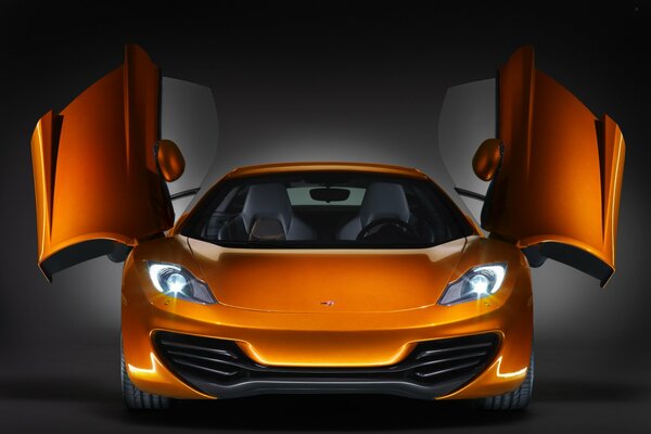 Voiture Mclaren mp4-12C orange