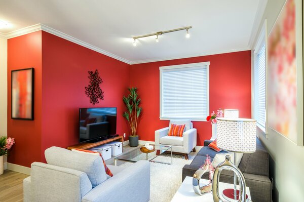 Salon intérieur dans les tons rouges photo