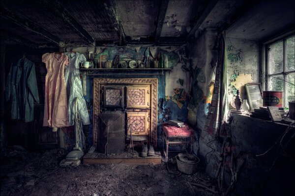 La chambre de la jeune fille dans la vieille maison