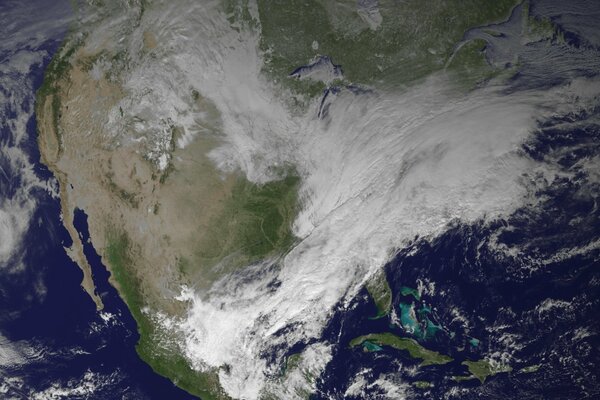 Nuages blancs aériens sur l Amérique du Nord. Photo satellite
