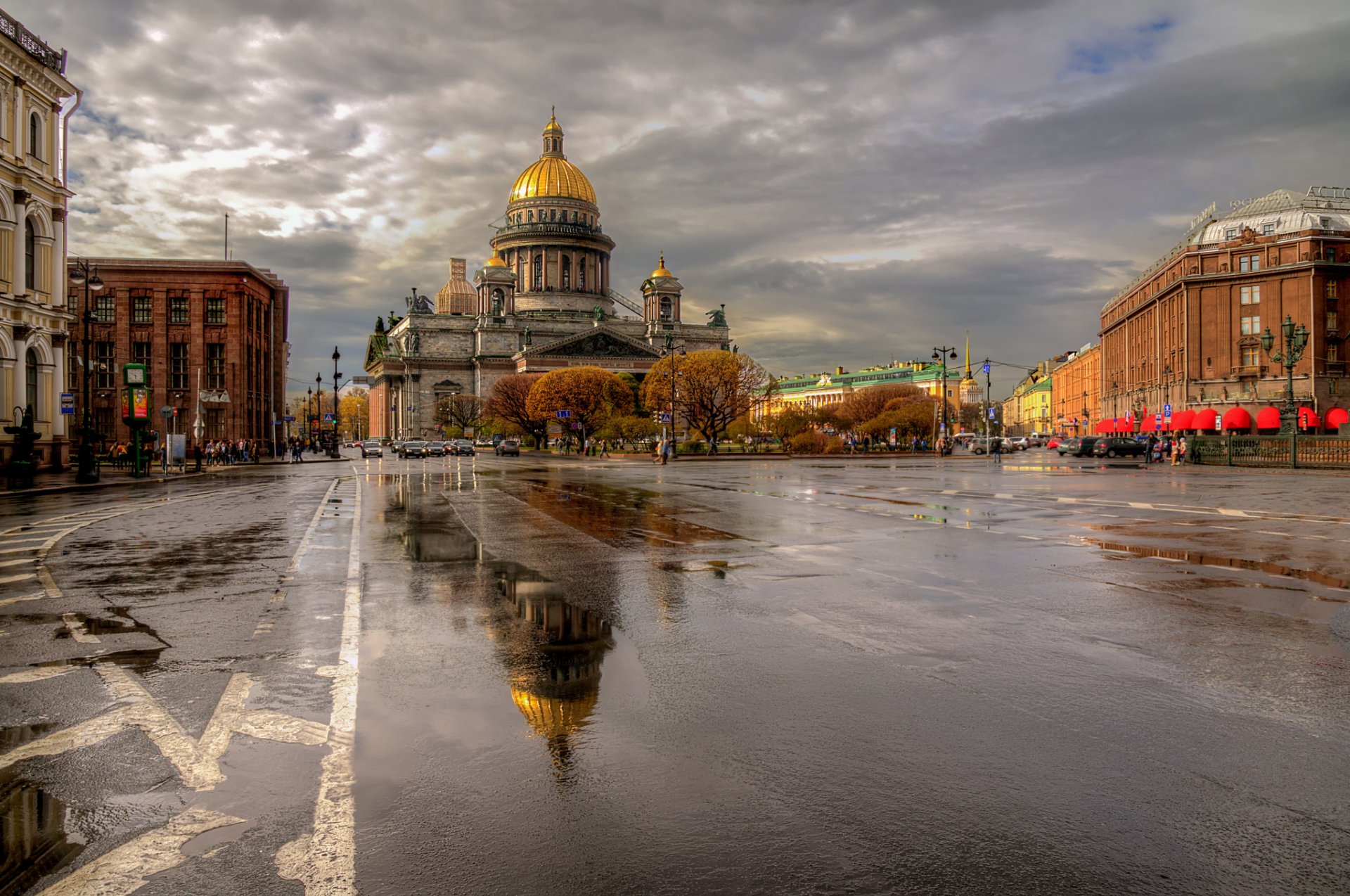 saint-pétersbourg après la pluie russie