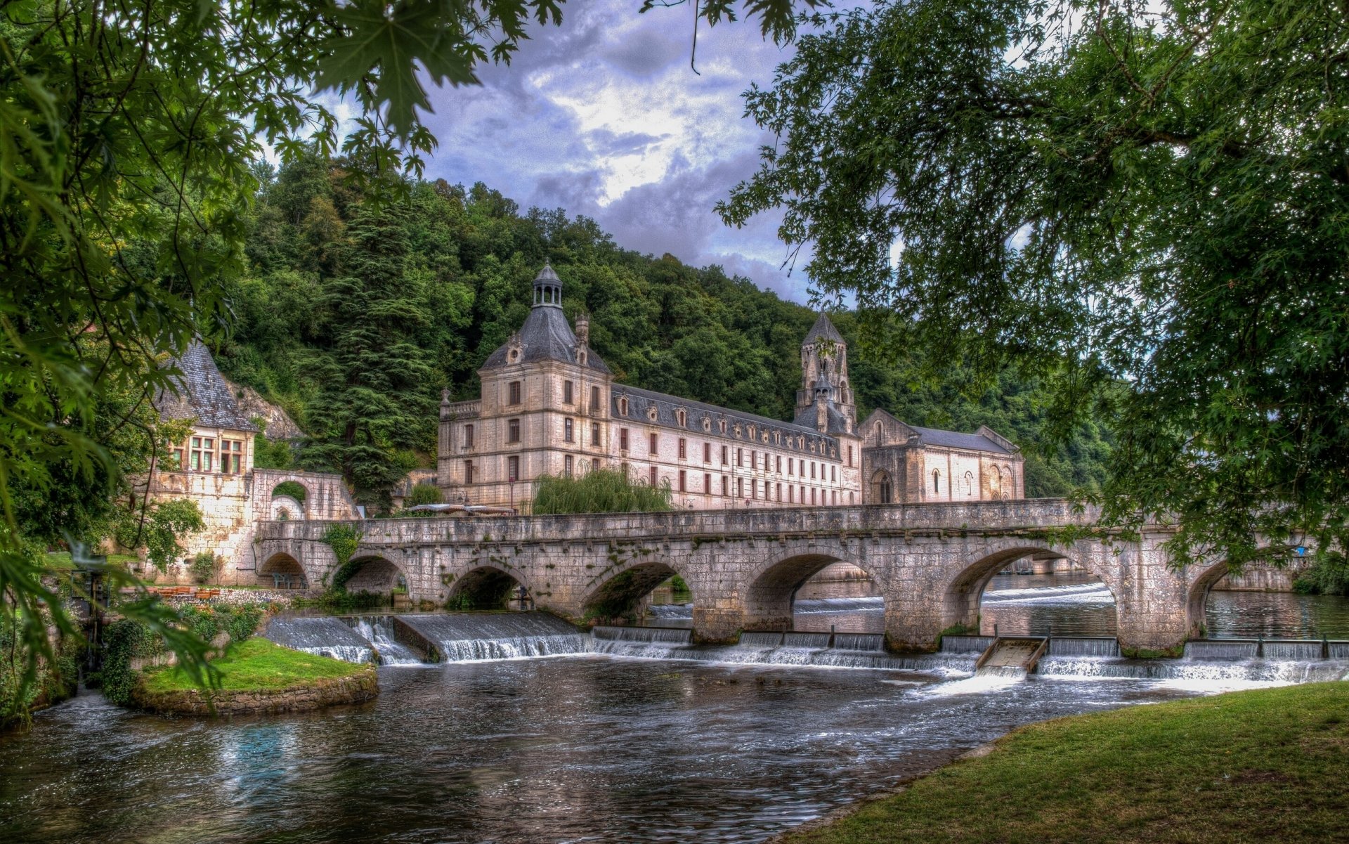 brantôme dordogne france rivière dordogne rivière dordogne abbaye pont rivière