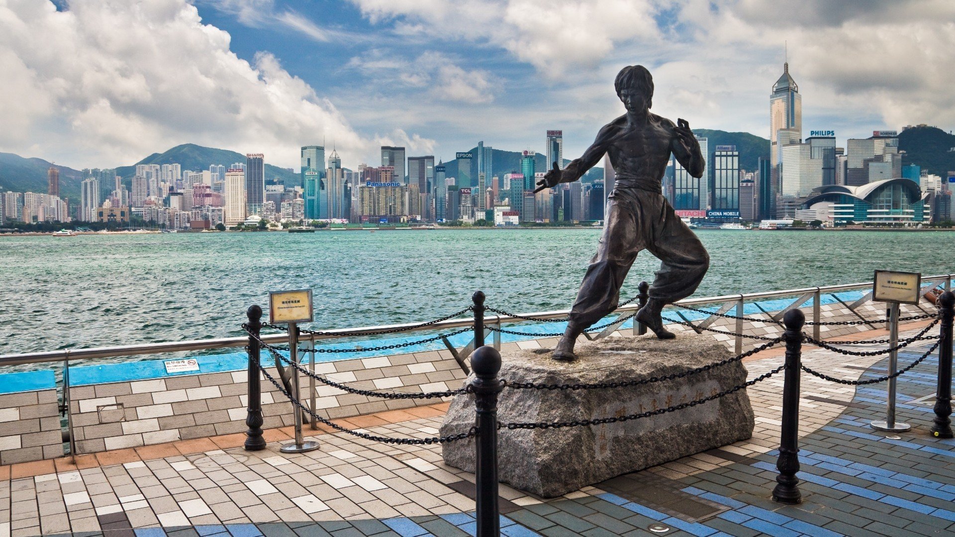 hong kong bruce lee monument gratte-ciel