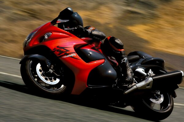 Course sur les motos de sport sans accident
